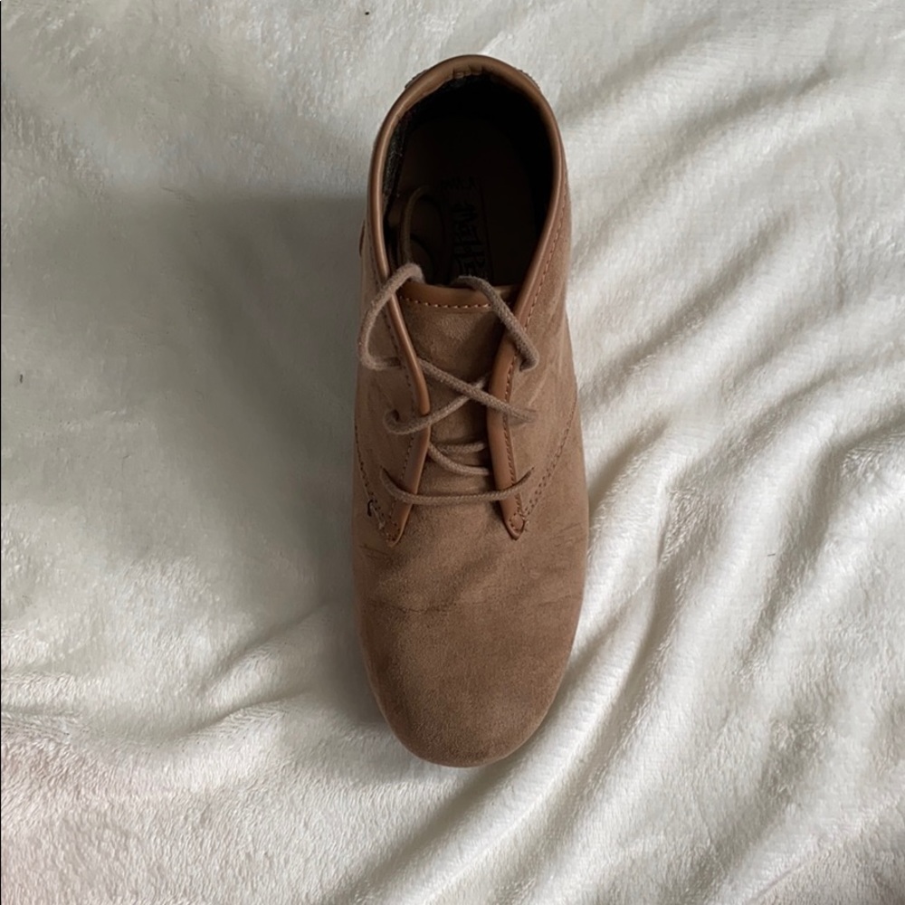 Shoes - Picture 2 of 6